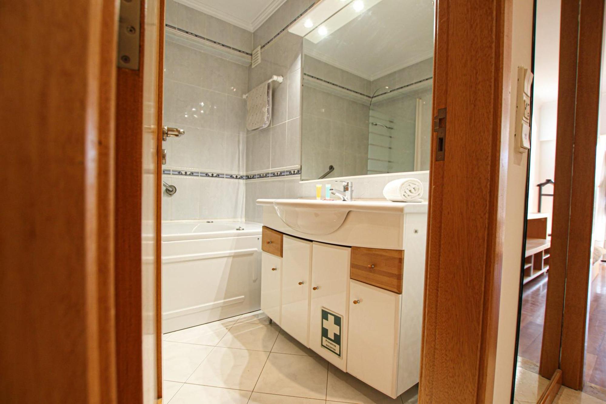 Ocean V In With Sea View And Pool, Sleeps 4 Appartement Cascais